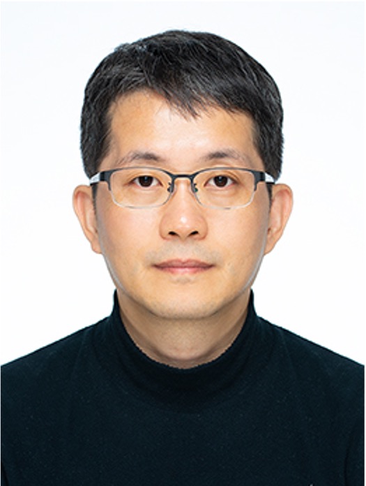 Su Seong Lee